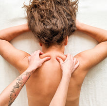 Carica l'immagine nel visualizzatore di Gallery, Abhyangham • Il Massaggio Ayurvedico Classico