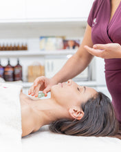 Carica l&#39;immagine nel visualizzatore di Gallery, Mindful Facial – Trattamento Viso per Yogini
